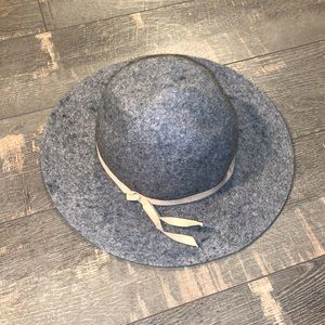100% wool hat (small) old navy